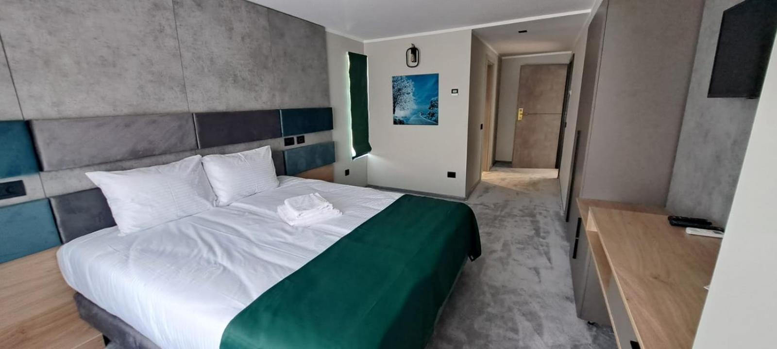Hotel Plutitor Lebada بيكاز المظهر الخارجي الصورة