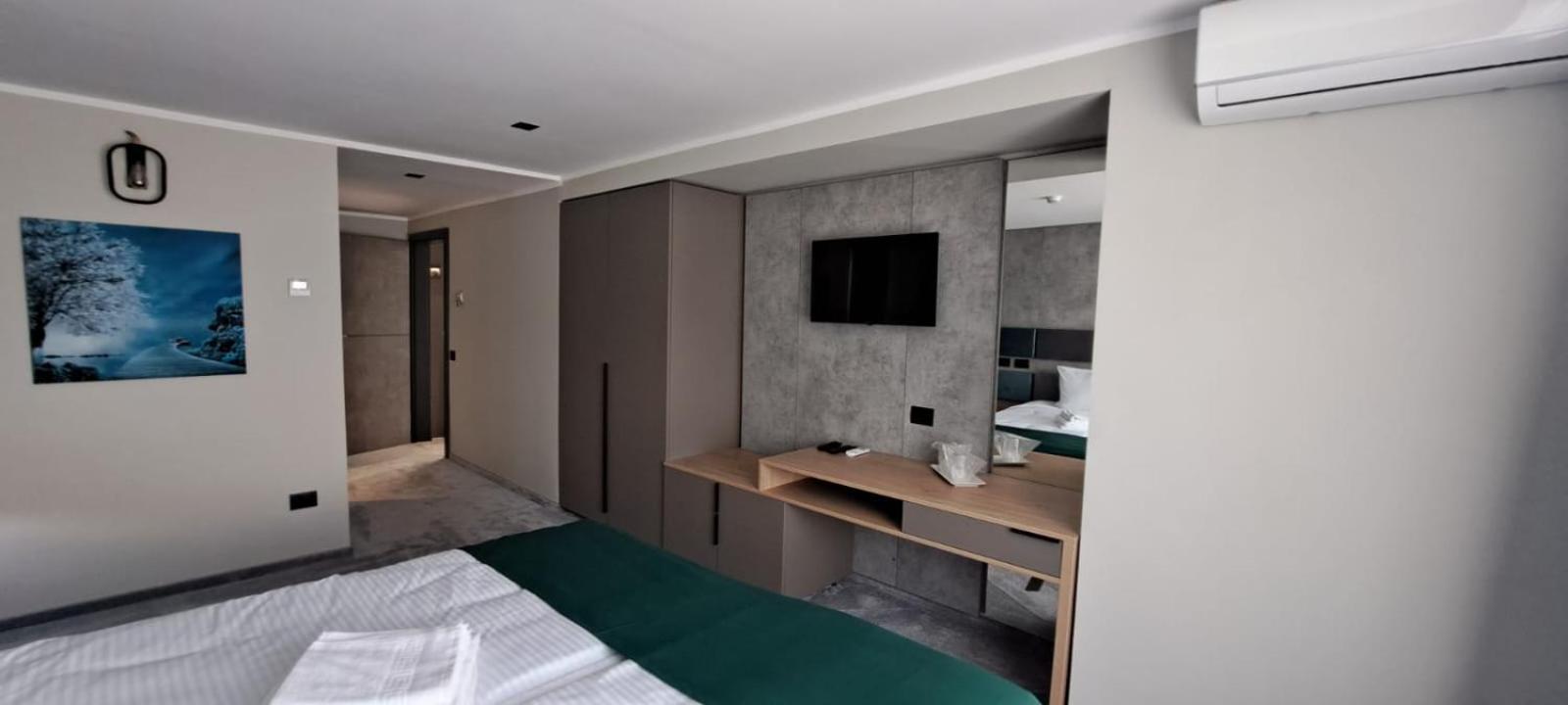 Hotel Plutitor Lebada بيكاز المظهر الخارجي الصورة