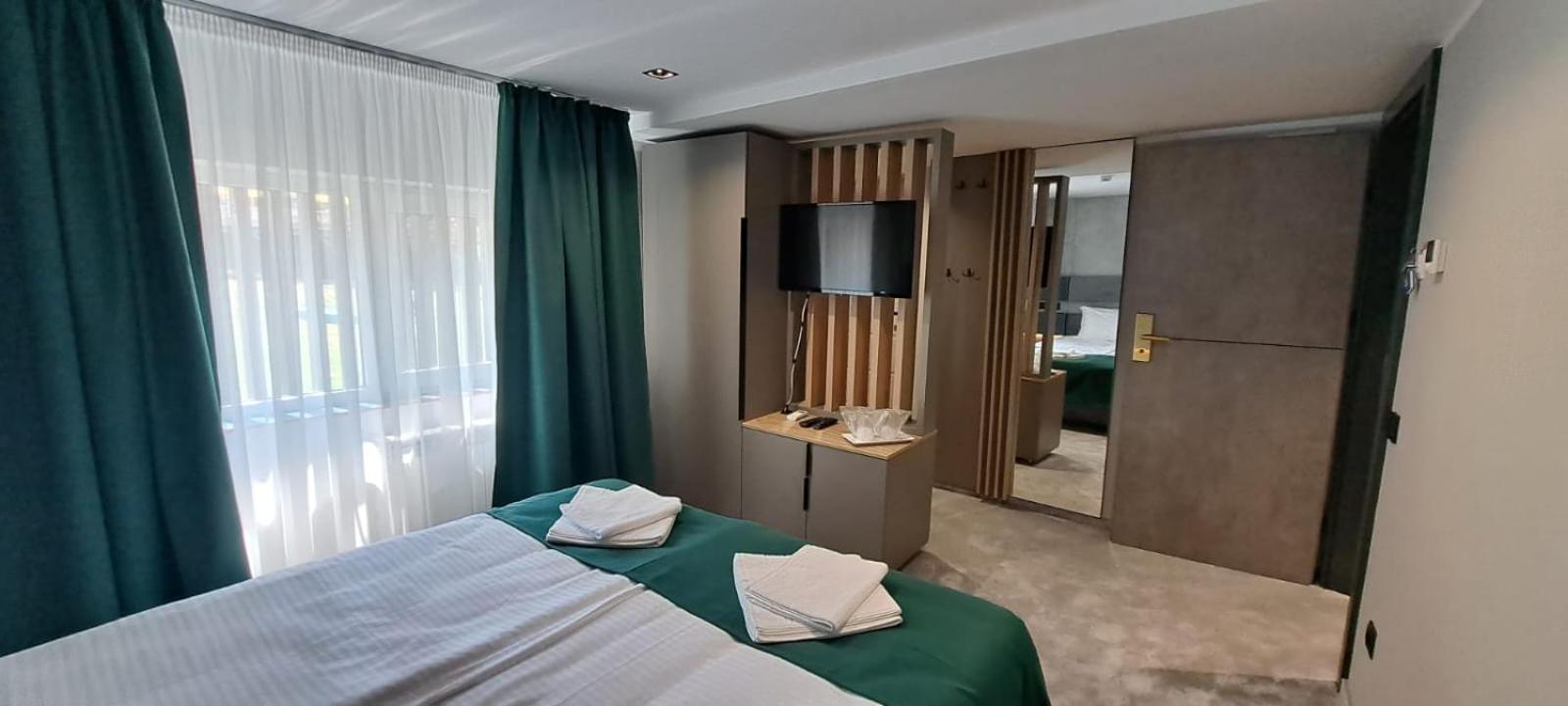 Hotel Plutitor Lebada بيكاز المظهر الخارجي الصورة