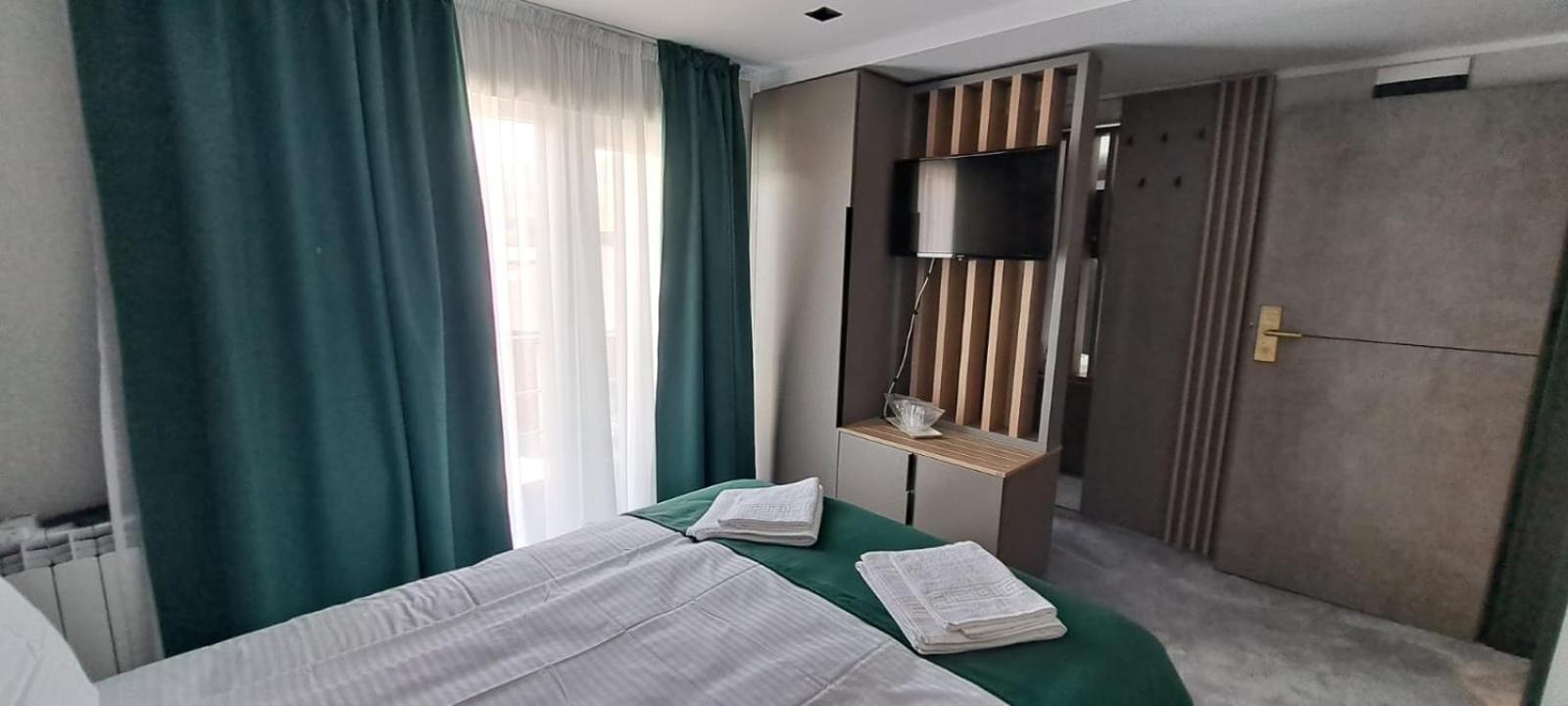 Hotel Plutitor Lebada بيكاز المظهر الخارجي الصورة