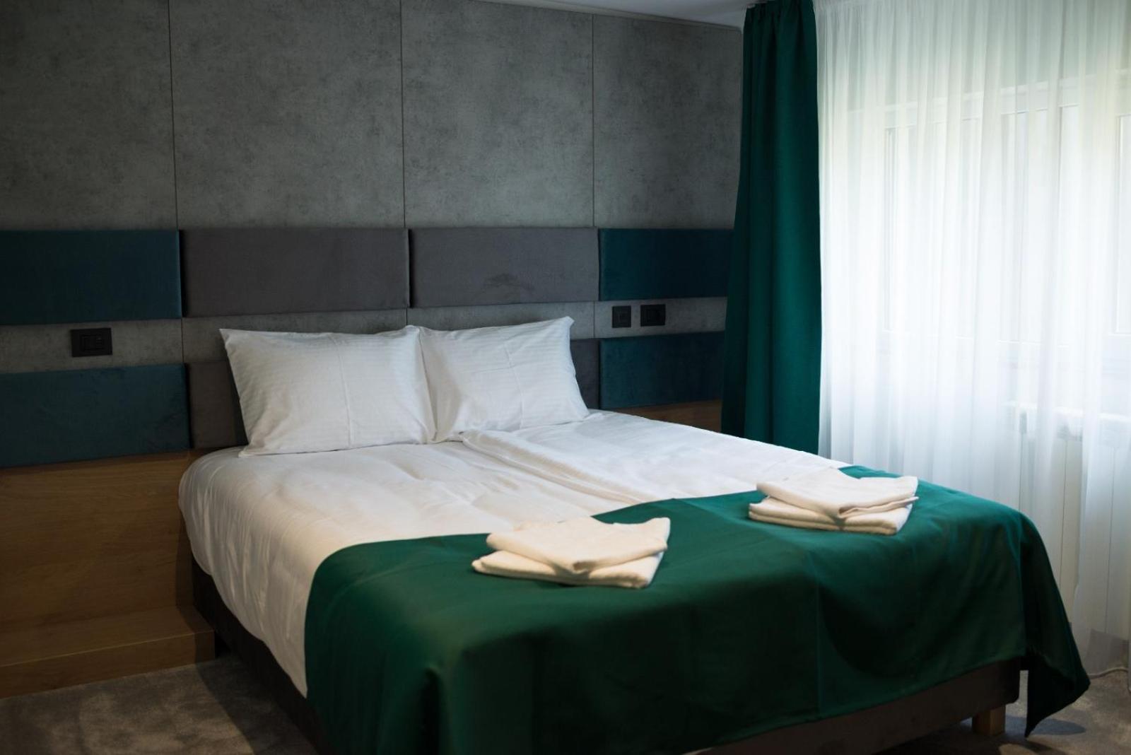 Hotel Plutitor Lebada بيكاز المظهر الخارجي الصورة